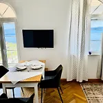 Apartment Glavas Mit Loggia Und Balkon Fuer 3 Personen *