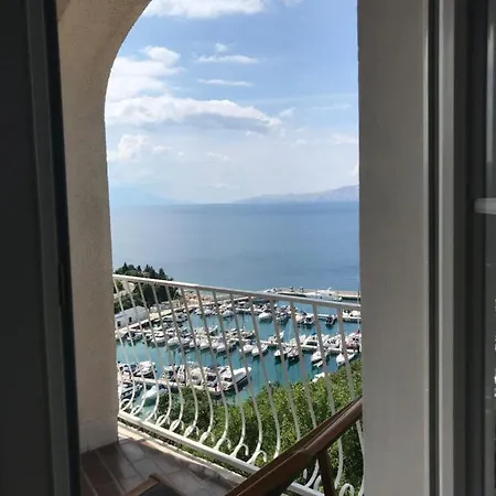 Glavas Mit Loggia Und Balkon Fuer 3 Personen Apartment Novi Vinodolski