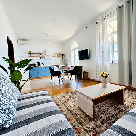 Apartment Glavas Mit Loggia Und Balkon Fuer 3 Personen