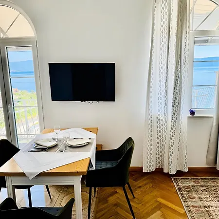 Apartment Glavas Mit Loggia Und Balkon Fuer 3 Personen *
