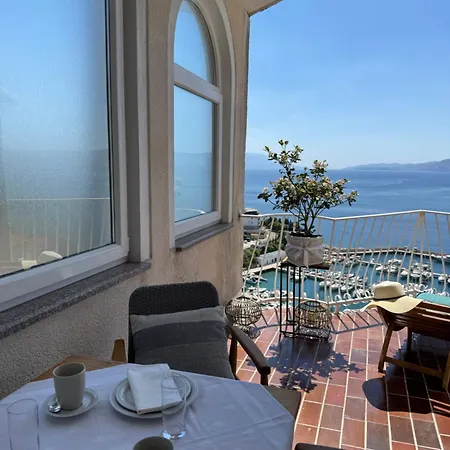 Glavas Mit Loggia Und Balkon Fuer 3 Personen Apartmán Novi Vinodolski