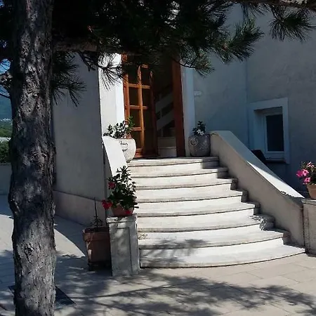 Glavas Mit Loggia Und Balkon Fuer 3 Personen Apartmán *