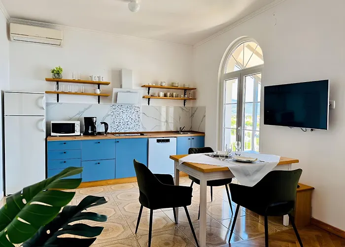 Glavas Mit Loggia Und Balkon Fuer 3 Personen Apartmán *