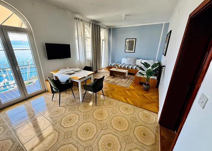 Glavas Mit Loggia Und Balkon Fuer 3 Personen