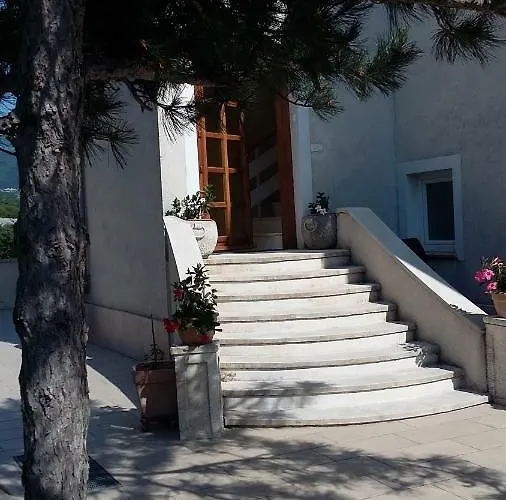 Glavas Mit Loggia Und Balkon Fuer 3 Personen Apartmán *