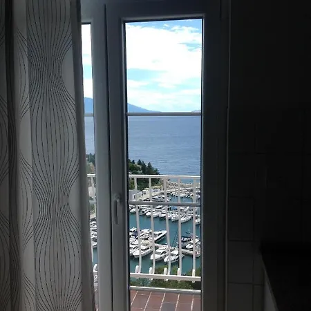Apartment Glavas Mit Loggia Und Balkon Fuer 2 Personen