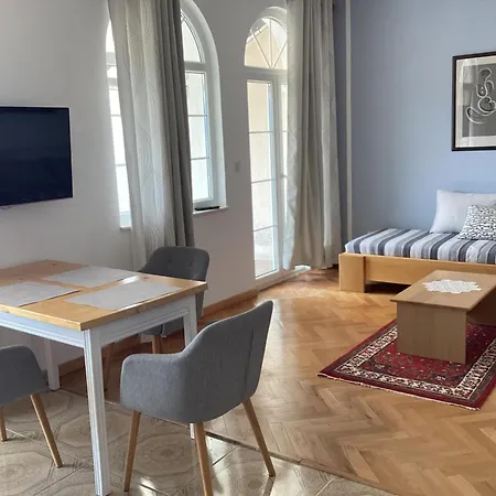 Apartment Glavas Mit Loggia Und Balkon Fuer 2 Personen *