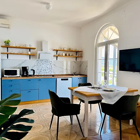 Glavas Mit Loggia Und Balkon Fuer 3 Personen شقة *