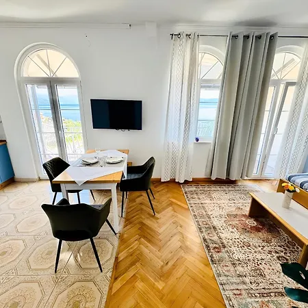 Glavas Mit Loggia Und Balkon Fuer 3 Personen نوفي فينودولسكي