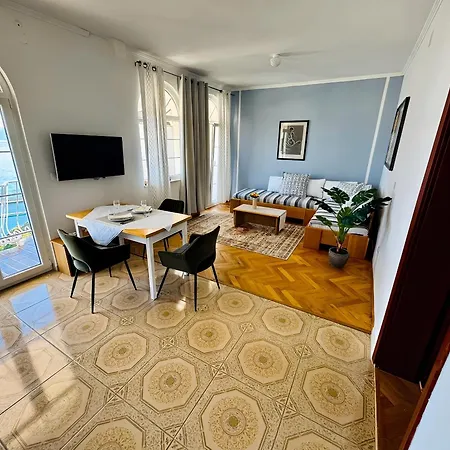Glavas Mit Loggia Und Balkon Für 3 Personen
