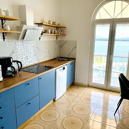 Glavas Mit Loggia Und Balkon Fuer 3 Personen * نوفي فينودولسكي