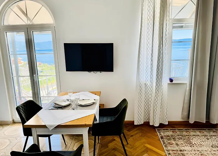 Apartment Glavas Mit Loggia Und Balkon Fuer 3 Personen *